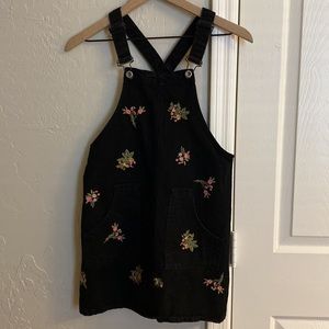 Zara Black Wash Embroidered Flowers w/ front pockets Jumper overall Size 11-12